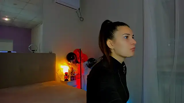 Laura Leee online show from November 2025 06:17:02 AM