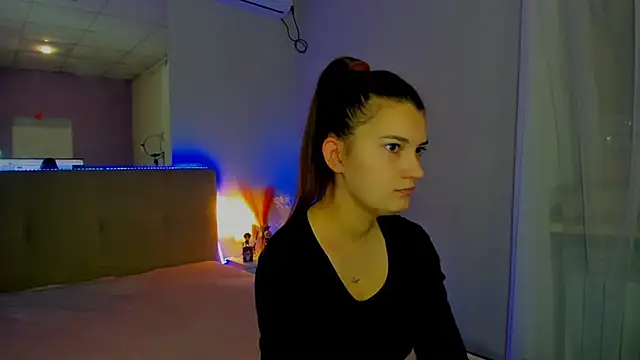 Laura Leee online show from November 2025 06:28:01 AM