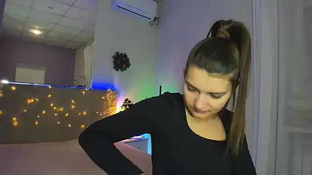 Laura Leee online show from December 2025 06:30:02 AM