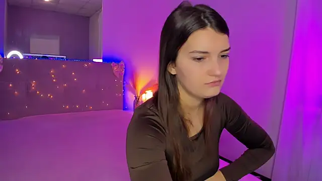 Laura Leee online show from April 2026 04:52:01 AM