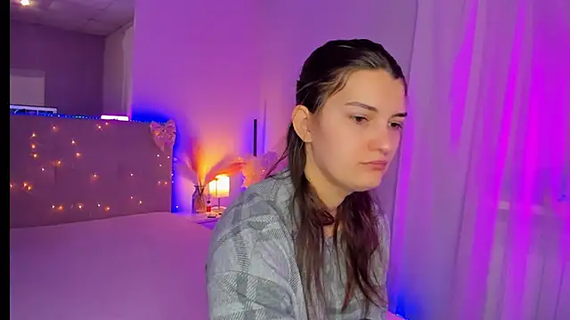 Laura Leee online show from April 2026 04:52:02 AM