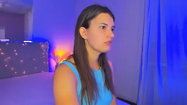 Laura Leee online show from July 2026 05:04:01 AM