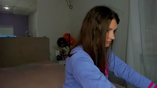 Laura Leee online show from November 2025 05:54:01 AM