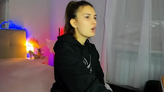 Laura Leee online show from November 2025 05:51:01 AM