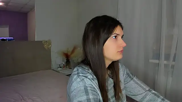 Snapshot of Laura_Leee chatting on February 2026 06:25:01 AM Laura Leee online show from February 2026 06:25:01 AM