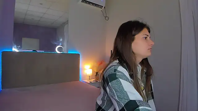 Laura Leee online show from September 2025 05:25:01 AM