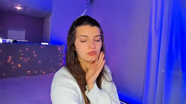 Laura Leee online show from May 2026 05:23:02 AM