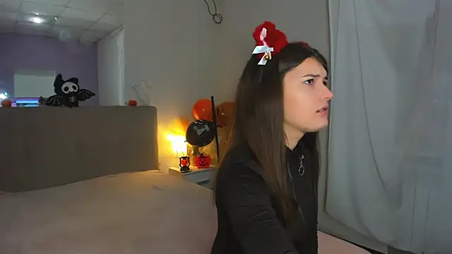 Laura Leee online show from October 2025 06:23:01 AM