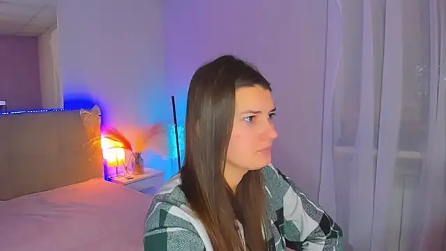 Snapshot of Laura_Leee chatting on February 2026 06:33:02 AM Laura Leee online show from February 2026 06:33:02 AM