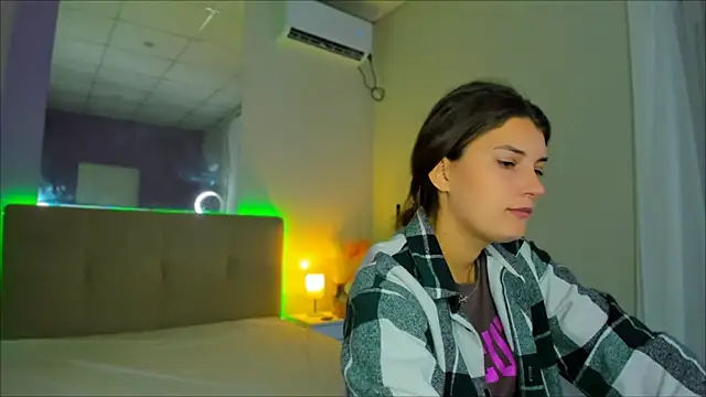 Laura Leee online show from September 2025 05:25:01 AM