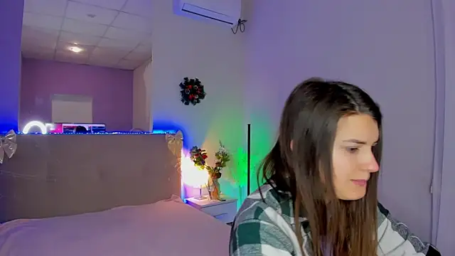 Snapshot of Laura_Leee chatting on January 2026 06:17:01 AM Laura Leee online show from January 2026 06:17:01 AM