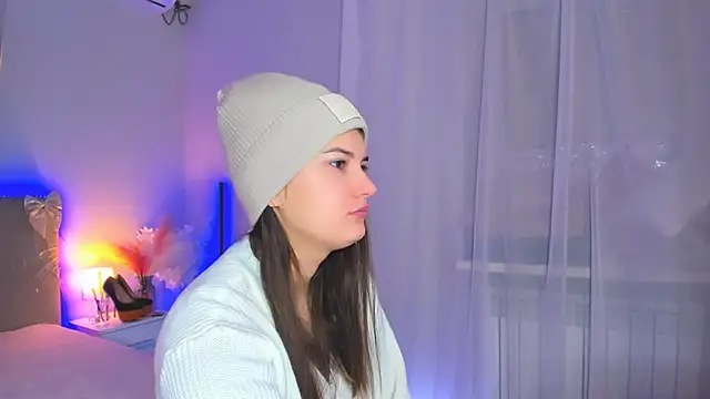 Snapshot of Laura_Leee chatting on February 2026 06:33:01 AM Laura Leee online show from February 2026 06:33:01 AM