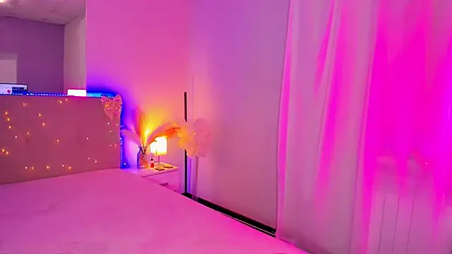 Laura Leee online show from April 2026 05:03:01 AM