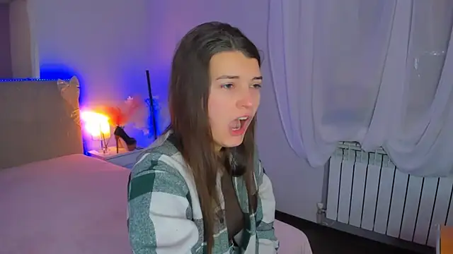 Snapshot of Laura_Leee chatting on February 2026 06:22:01 AM Laura Leee online show from February 2026 06:22:01 AM