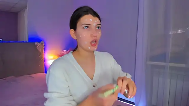 Snapshot of Laura_Leee chatting on February 2026 06:13:01 AM Laura Leee online show from February 2026 06:13:01 AM