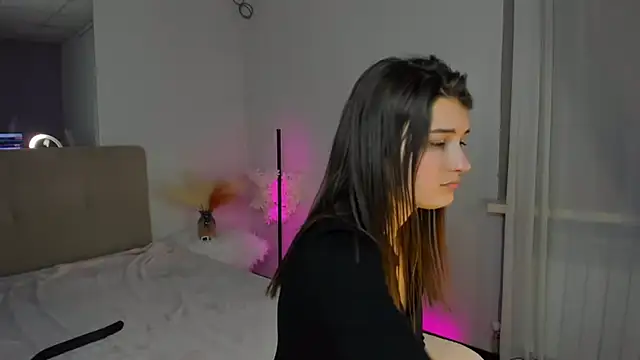 Laura Leee online show from March 2025 10:17:01 AM