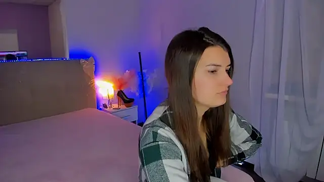 Snapshot of Laura_Leee chatting on February 2026 06:02:01 AM Laura Leee online show from February 2026 06:02:01 AM