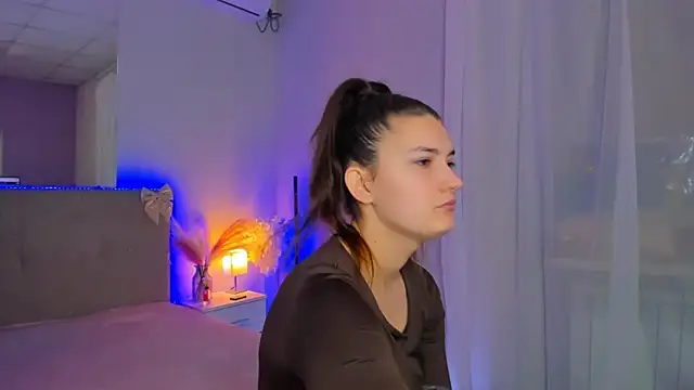 Laura Leee online show from March 2026 05:43:01 AM