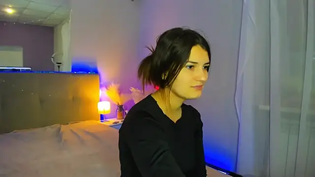 Laura Leee online show from November 2025 05:52:02 AM