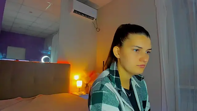 Laura Leee online show from September 2025 05:33:01 AM