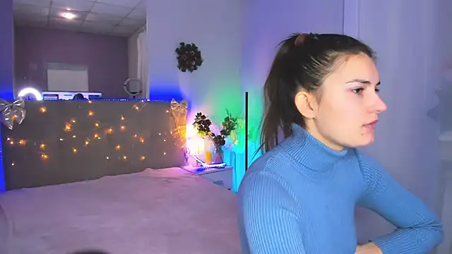 Snapshot of Laura_Leee chatting on December 2025 06:15:02 AM Laura Leee online show from December 2025 06:15:02 AM