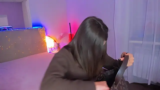 Snapshot of Laura_Leee chatting on February 2026 06:23:01 AM Laura Leee online show from February 2026 06:23:01 AM