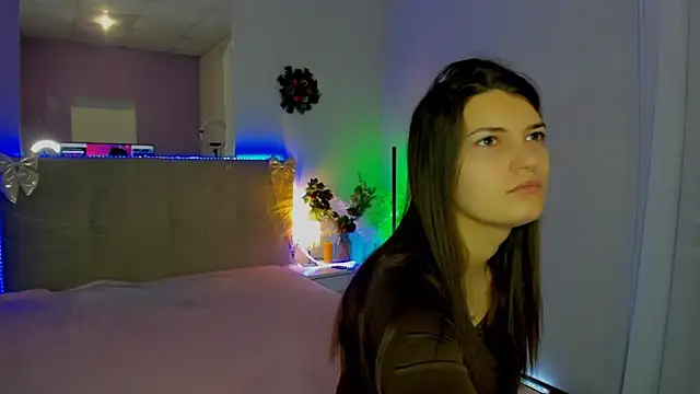 Snapshot of Laura_Leee chatting on December 2025 06:18:02 AM Laura Leee online show from December 2025 06:18:02 AM