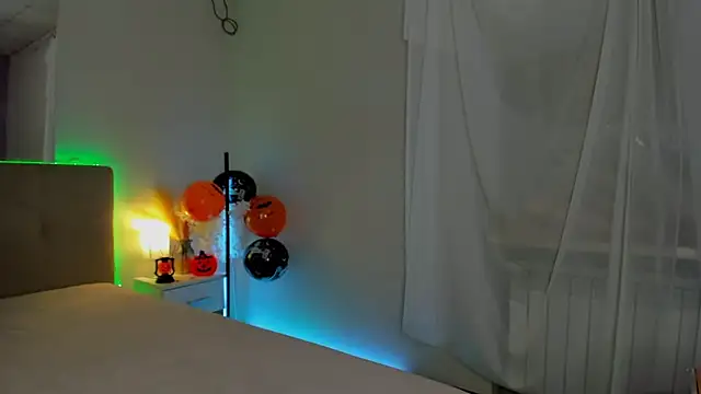 Laura Leee online show from October 2025 06:12:01 AM