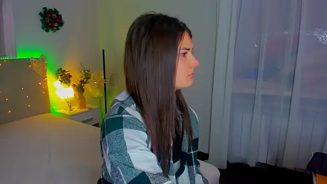 Snapshot of Laura_Leee chatting on January 2026 06:17:01 AM Laura Leee online show from January 2026 06:17:01 AM