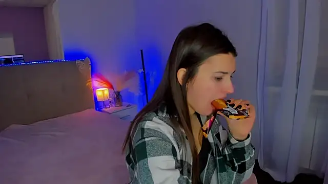 Snapshot of Laura_Leee chatting on February 2026 06:51:01 AM Laura Leee online show from February 2026 06:51:01 AM