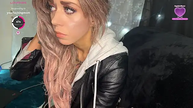 Snapshot of VeronicaRonnieTaylor chatting on November 2025 01:27:02 PM VeronicaRonnieTaylor online show from November 2025 01:27:02 PM