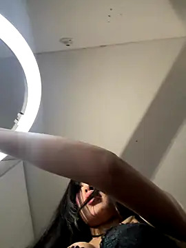 Dulceeany online show from November 2025 04:28:01 PM