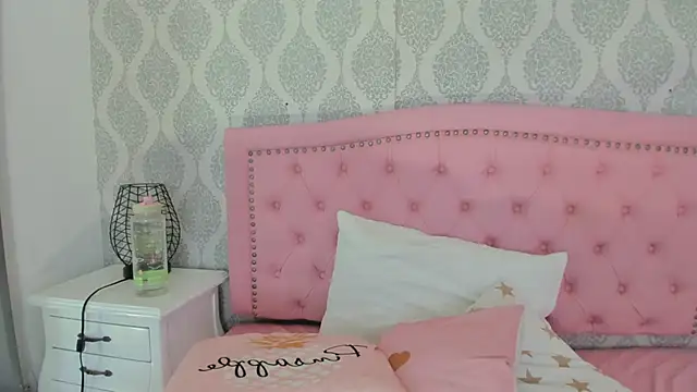 Snapshot of martina_rivera_ chatting on November 2025 12:06:01 PM martina rivera online show from November 2025 12:06:01 PM