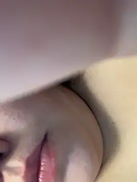 Snapshot of lunamas chatting on October 2025 05:30:01 AM lunamas online show from October 2025 05:30:01 AM