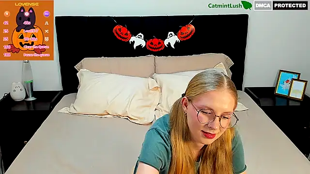 CatmintLush online show from October 2025 11:49:01 PM