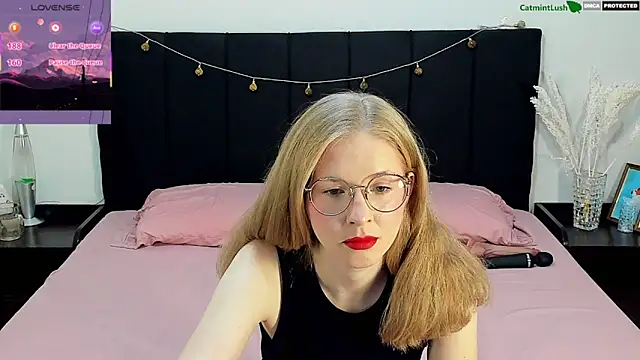Snapshot of CatmintLush chatting on June 2026 11:36:02 PM CatmintLush online show from June 2026 11:36:02 PM