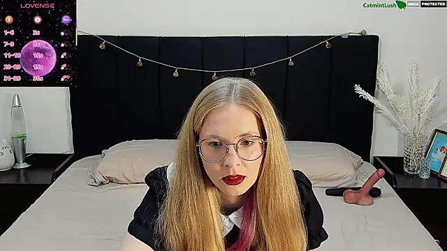 Snapshot of CatmintLush chatting on July 2026 11:44:02 PM CatmintLush online show from July 2026 11:44:02 PM