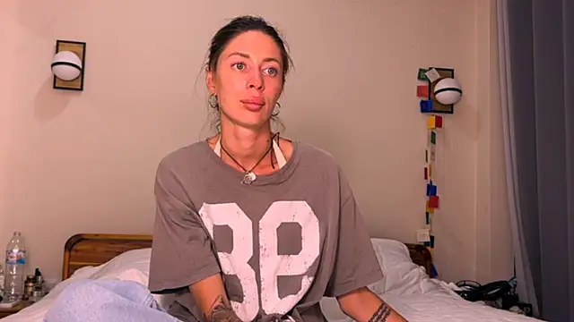 Snapshot of ___art chatting on January 2026 03:27:01 PM art online show from January 2026 03:27:01 PM