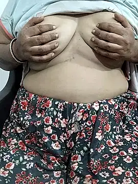 Snapshot of Urmila_bhabhii chatting on May 2026 05:10:02 PM Urmila bhabhii online show from May 2026 05:10:02 PM