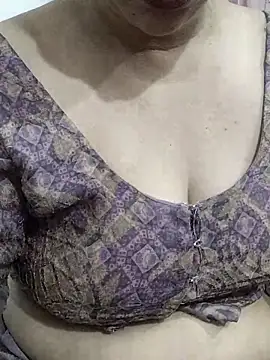 Snapshot of Urmila_bhabhii chatting on June 2026 04:50:01 PM Urmila bhabhii online show from June 2026 04:50:01 PM