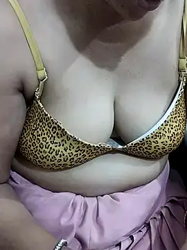 Snapshot of Urmila_bhabhii chatting on May 2026 03:40:01 PM Urmila bhabhii online show from May 2026 03:40:01 PM