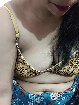 Snapshot of Urmila_bhabhii chatting on May 2026 04:23:02 AM Urmila bhabhii online show from May 2026 04:23:02 AM