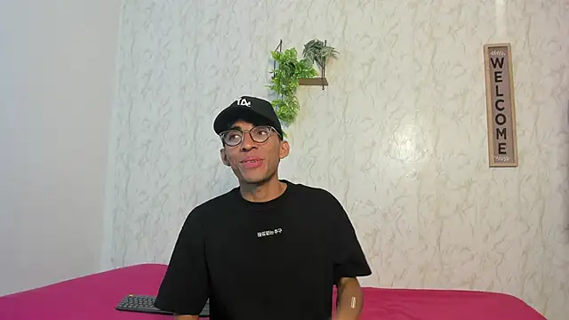 Snapshot of jony_honey chatting on February 2026 12:04:01 PM jony honey online show from February 2026 12:04:01 PM