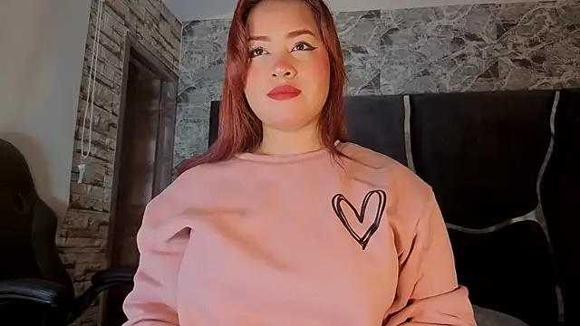 Estrella05  online show from November 2025 04:00:02 AM