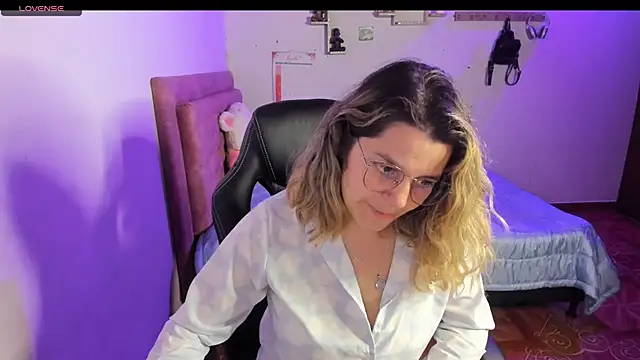 Sabrina Hall  online show from September 2025 02:32:01 AM