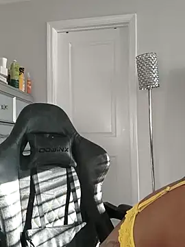 butterflybootyy online show from April 2026 12:13:02 PM