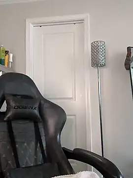 butterflybootyy online show from April 2026 05:30:01 PM