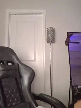 butterflybootyy online show from April 2026 08:08:01 AM