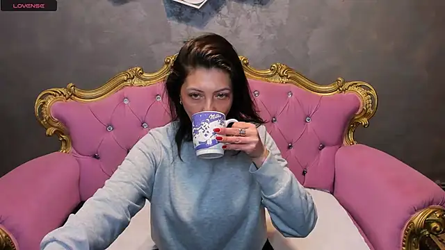 DivinSandra online show from May 2026 06:05:01 AM