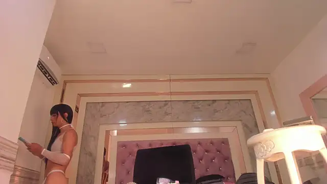 Snapshot of Dani_Sweet_Ts chatting on November 2025 08:08:01 AM Dani Sweet Ts online show from November 2025 08:08:01 AM